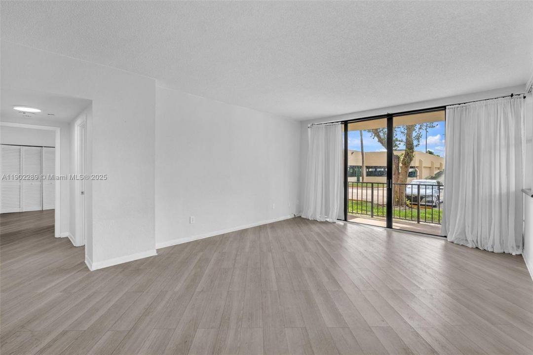 1470 NE 123rd St A116, North Miami, Floride 33161, États-Unis