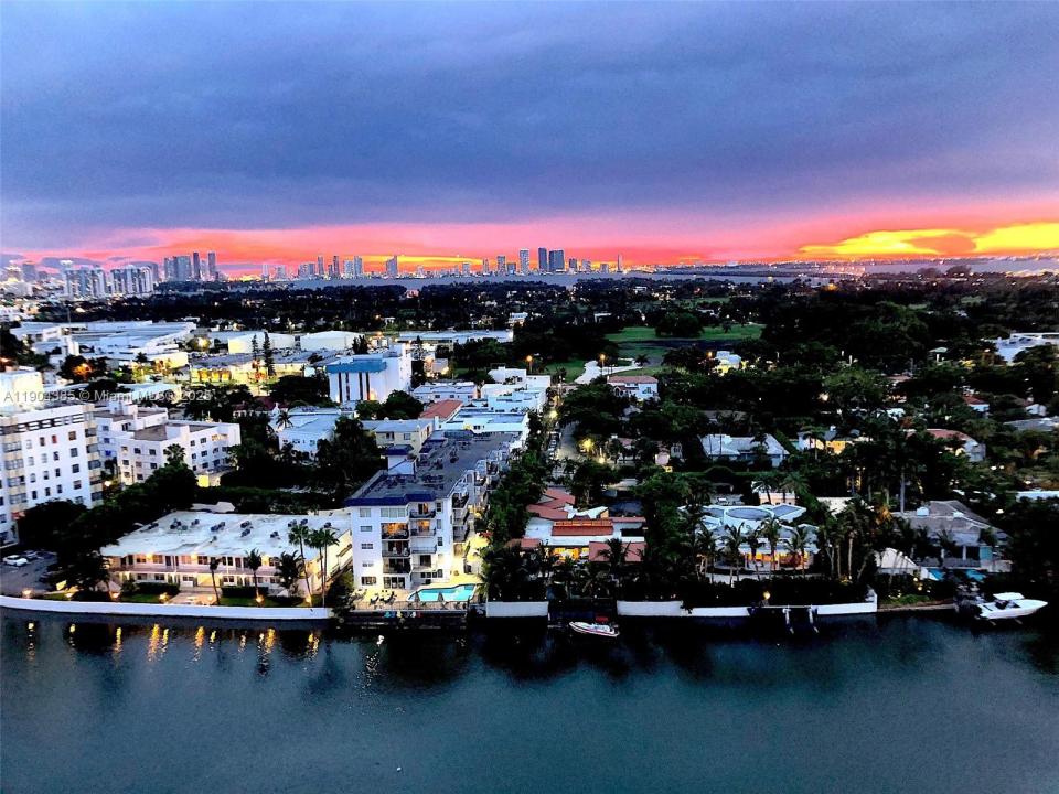 2555 Collins Ave 904, Miami Beach, Floryda 33140, USA