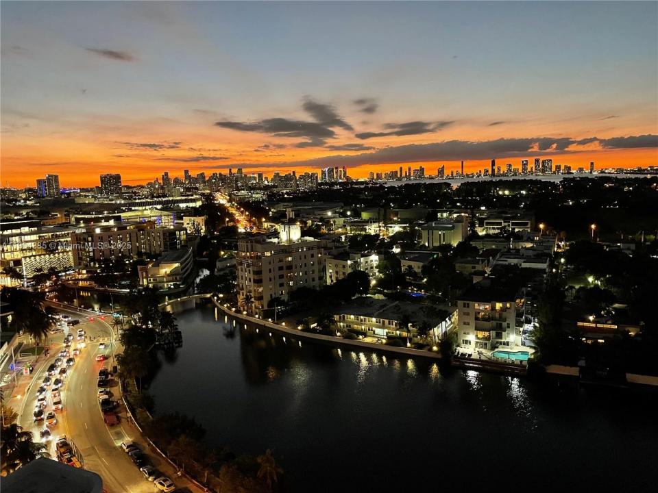 2555 Collins Ave 904, Miami Beach, Floryda 33140, USA