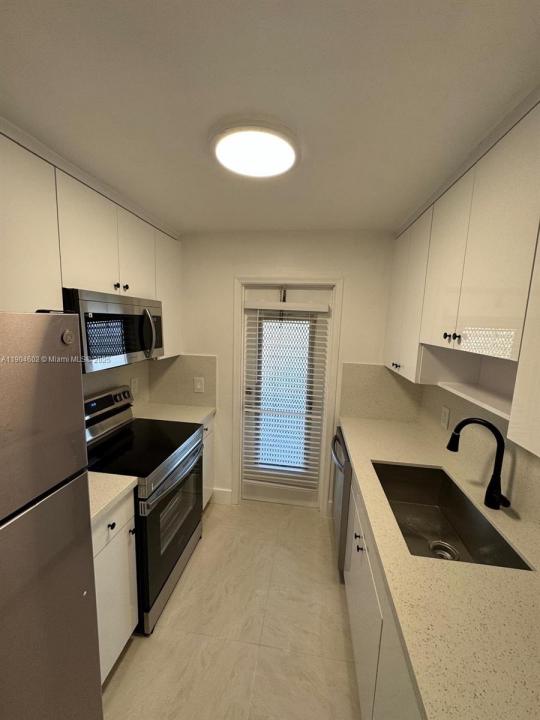 2418 Polk St 104, Hollywood, Florida 33020, HOA KỲ