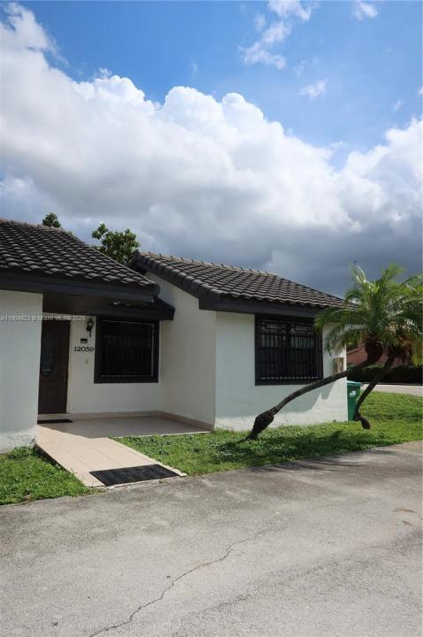 12059 SW 10th St 201, Miami, Florida 33184