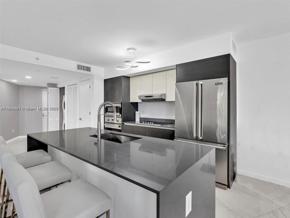 9821 E Bay Harbor Dr 302, Bay Harbor Islands, Florida 33154