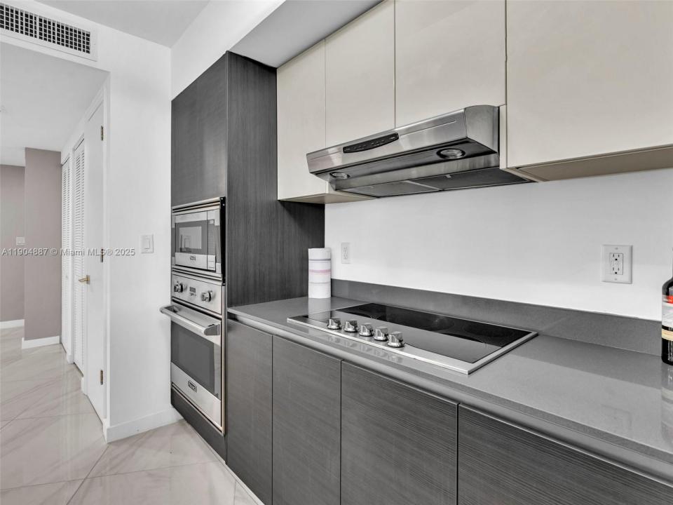 9821 E Bay Harbor Dr 302, Bay Harbor Islands, Florida 33154