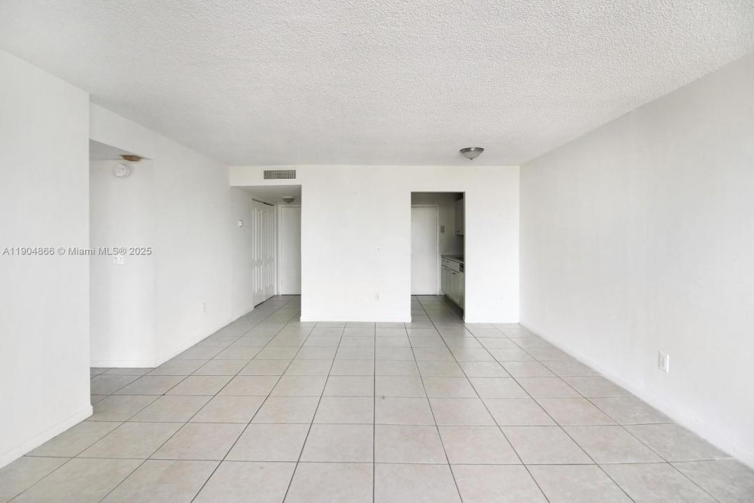 2350 NE 135th St 1111, North Miami, Flórida 33181, Estados Unidos