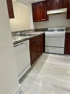 18007 NW 68th Ave U-103, Hialeah, Florida 33015, USA