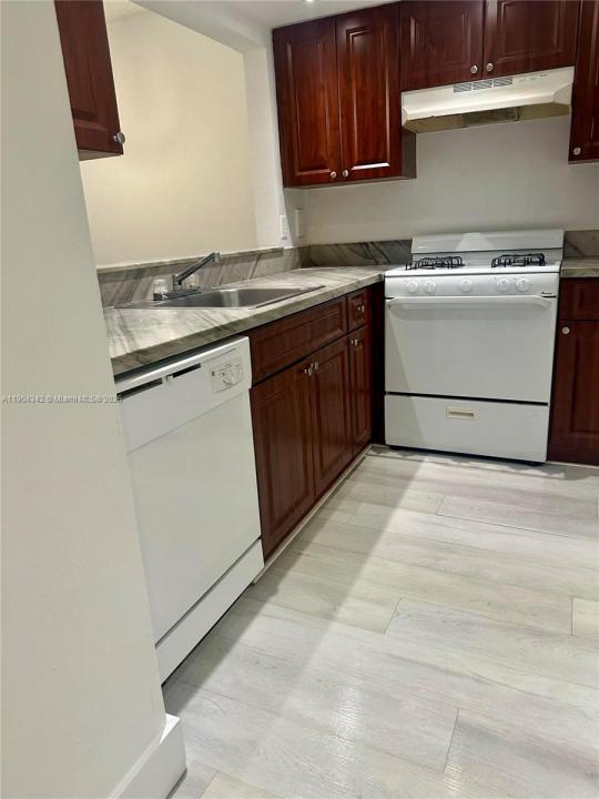 18007 NW 68th Ave U-103, Hialeah, Florida 33015, Amerika Birleşik Devletleri