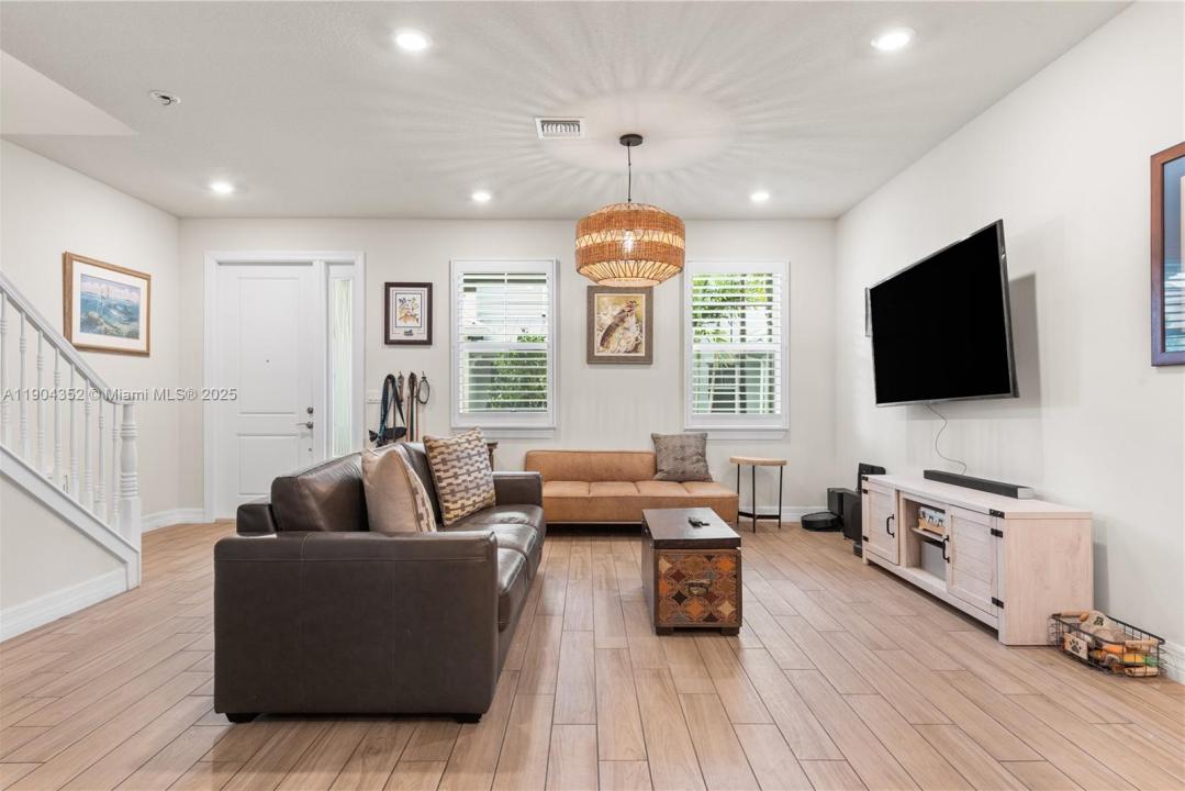 1030 Eucalyptus Dr 2, Hollywood, Florida 33021