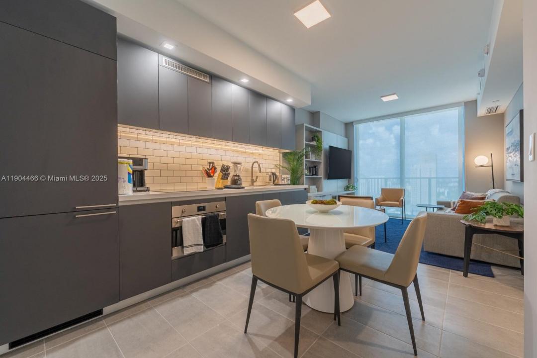 227 NE 2nd St 3104, Miami, Florida 33132, HOA KỲ