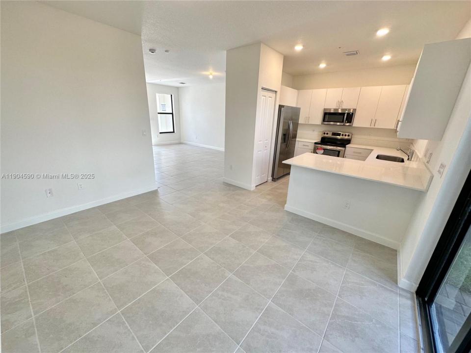 261 SW 159th Way ., Pembroke Pines, פלורידה 33027, ארצות הברית של אמריקה