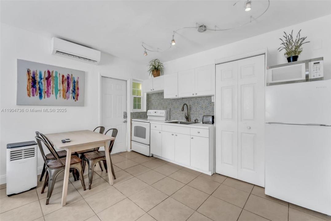 1639 Hayes St 1, Hollywood, Floryda 33020, USA