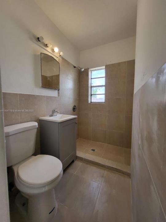 640 NW 77th St, Miami, Florida 33150