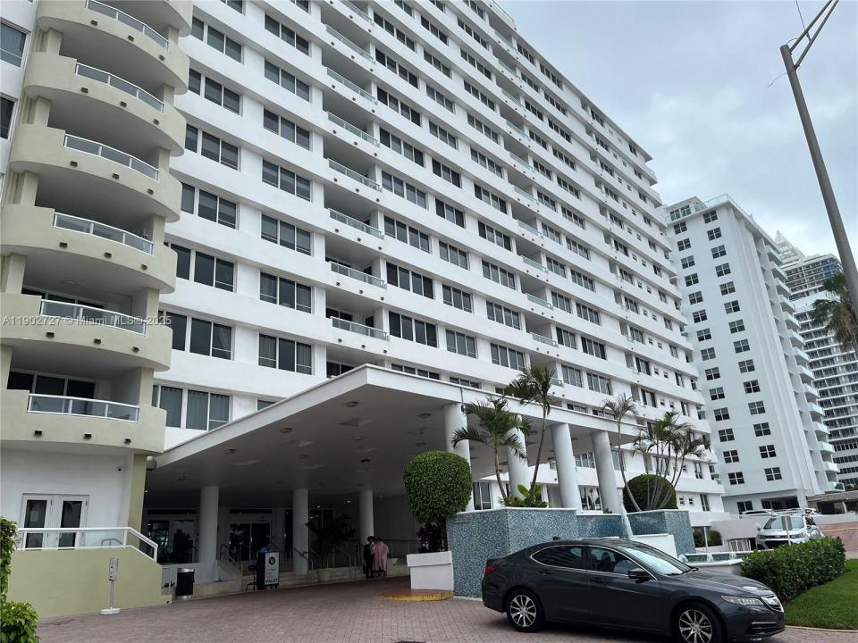 5005 Collins Ave 923, Miami Beach, Florida 33140, USA