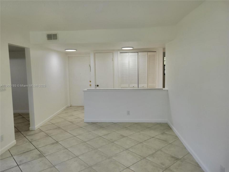 1821 NE 40th Ct 302, Pompano Beach, Florida 33064
