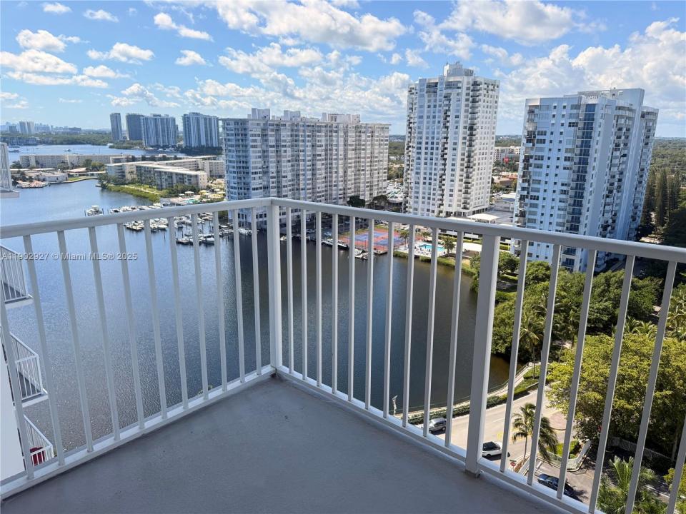 2801 NE 183rd St 1909W, Aventura, Florida 33160