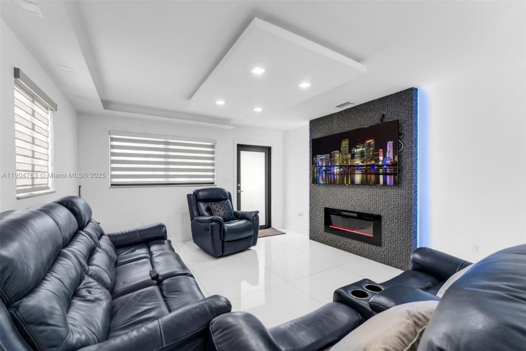 10364 SW 6th St 10364, Sweetwater, Флорида 33174, Соединенные Штаты