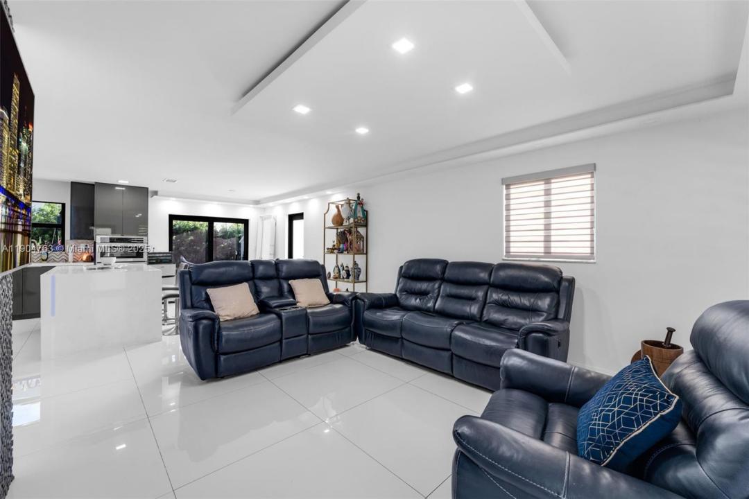 10364 SW 6th St 10364, Sweetwater, Флорида 33174, Соединенные Штаты