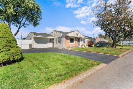 36 Woodbine Street, East Providence, Rhode Island 02915, USA