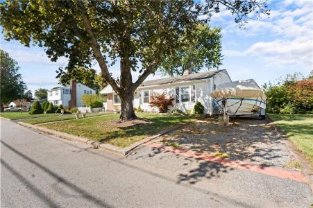 36 Woodbine Street, East Providence, Rhode Island 02915, USA