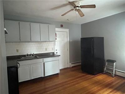 915 Dexter Street 2R, Central Falls, Rhode Island 02863, USA