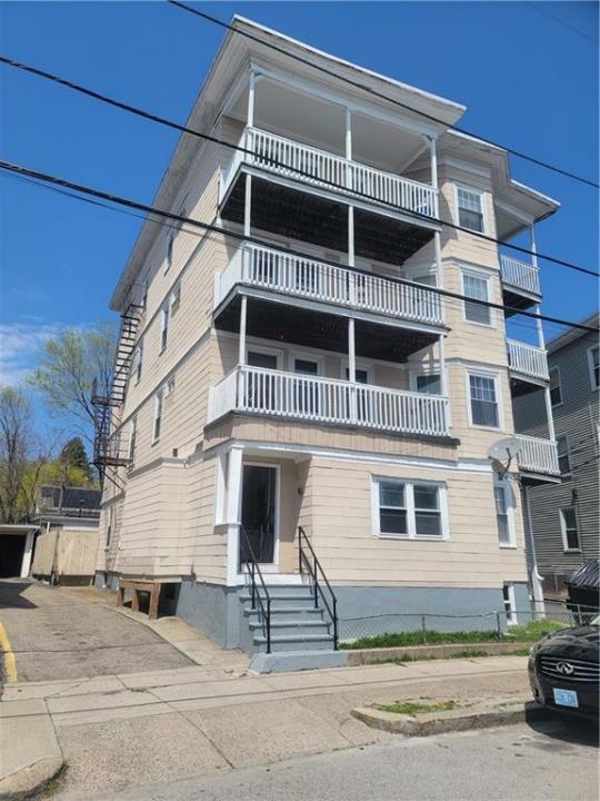 69 Fales Street 3Fl, Central Falls, ロードアイランド 02863, アメリカ合衆国