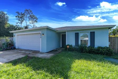872 SE Chaloupe Avenue, Port Saint Lucie, Florida 34983