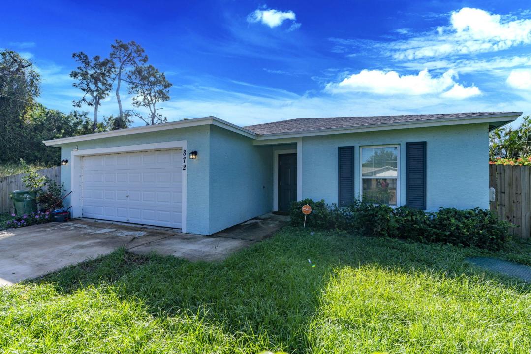 872 SE Chaloupe Avenue, Port Saint Lucie, Florida 34983