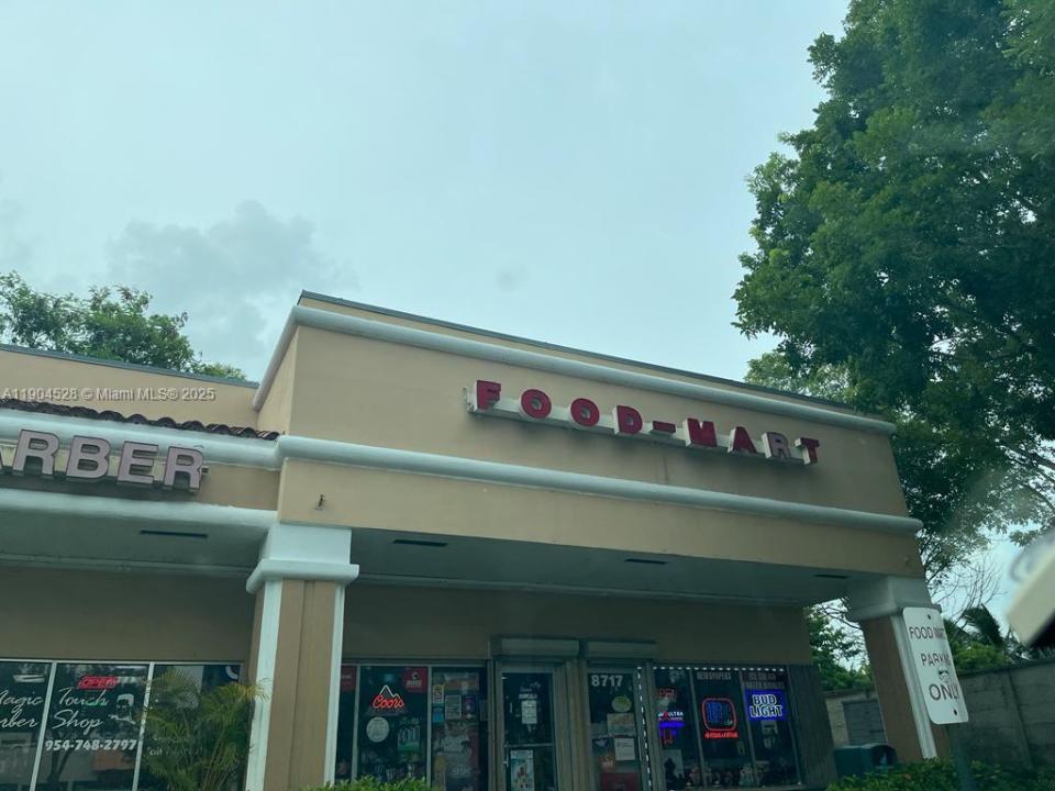 8717-8723 NW 50, Lauderhill, Florida 33351