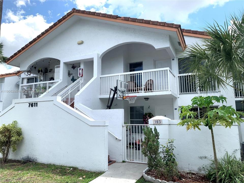 7611 SW 153rd Ct 203, Miami, Floryda 33193, USA