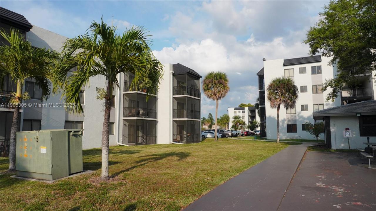 3710 N Pine Island Rd 320, Sunrise, פלורידה 33351, ארצות הברית של אמריקה