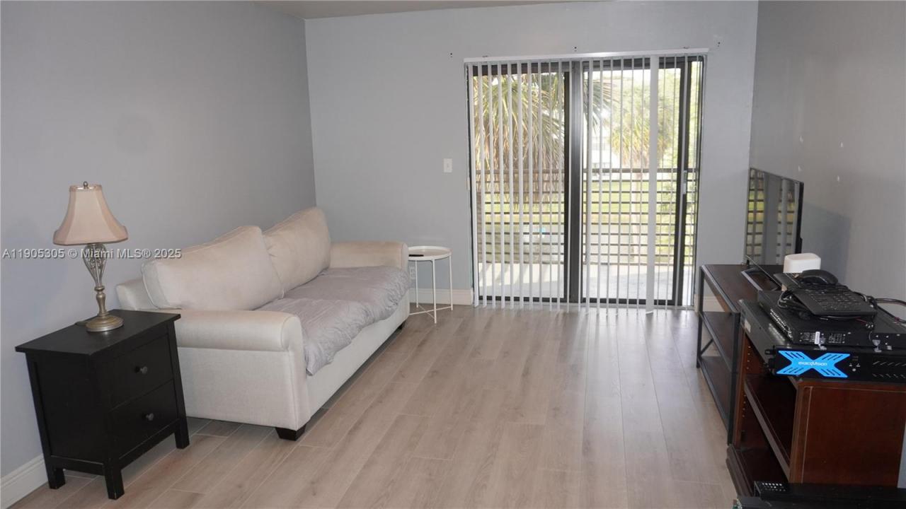 3710 N Pine Island Rd 320, Sunrise, פלורידה 33351, ארצות הברית של אמריקה