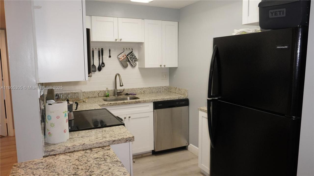 3710 N Pine Island Rd 320, Sunrise, פלורידה 33351, ארצות הברית של אמריקה