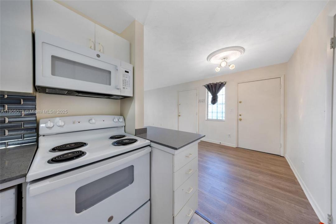 8701 SW 141st St F6, Palmetto Bay, Florida 33176, USA