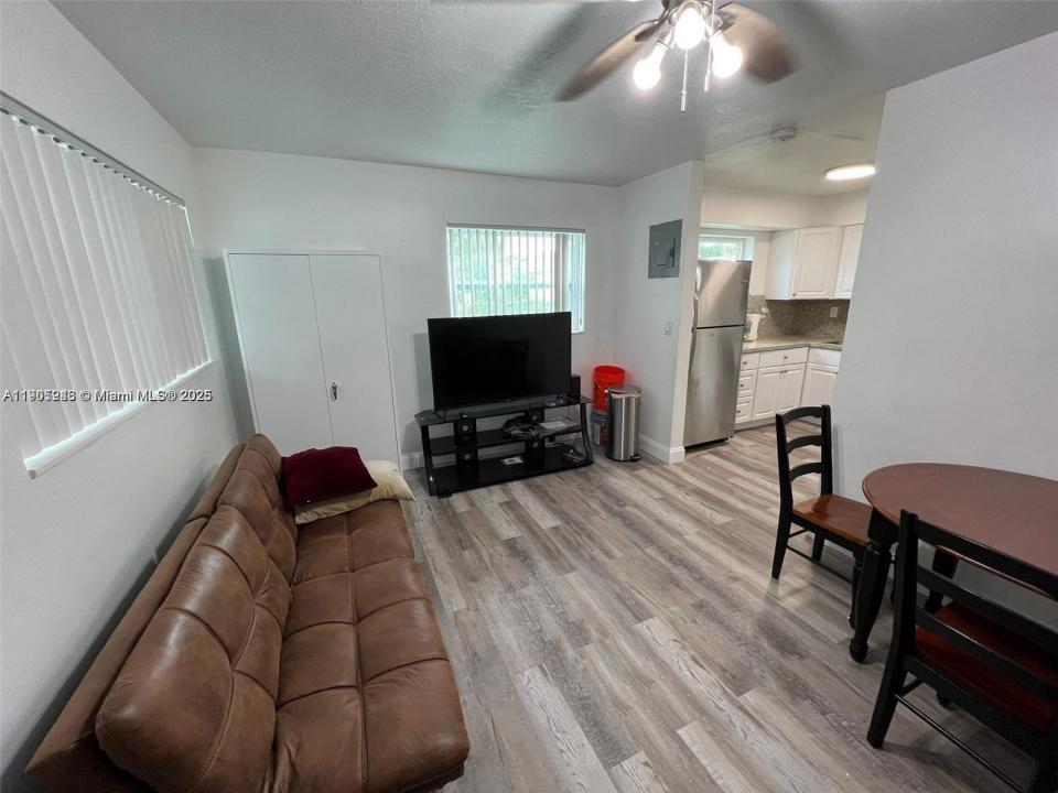 2744 NW 13th St B, Fort Lauderdale, Flórida 33311, Estados Unidos