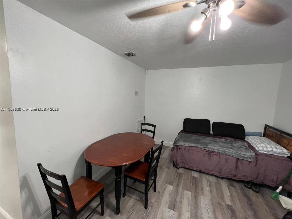 2744 NW 13th St B, Fort Lauderdale, Flórida 33311, Estados Unidos