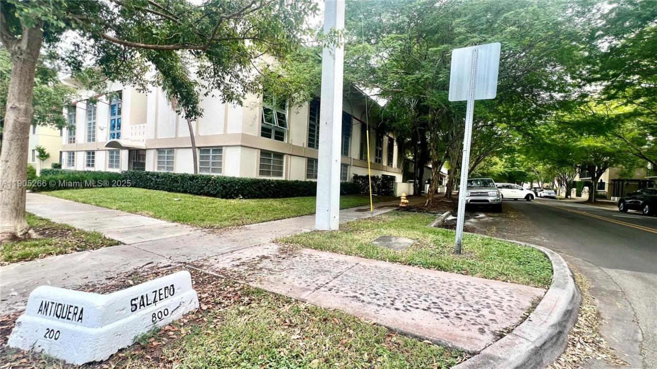 234 Antiquera Ave 12, Coral Gables, Florida 33134