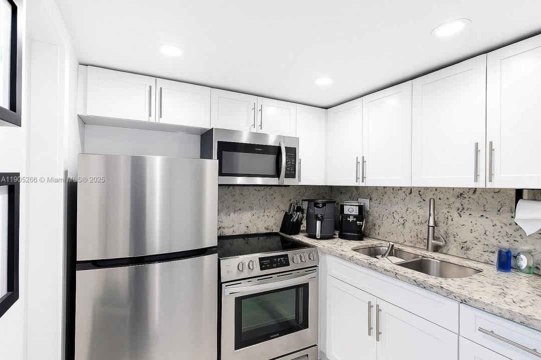 234 Antiquera Ave 12, Coral Gables, Florida 33134