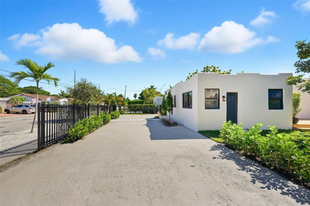 2544 SW 19th St, Miami, Florida 33145