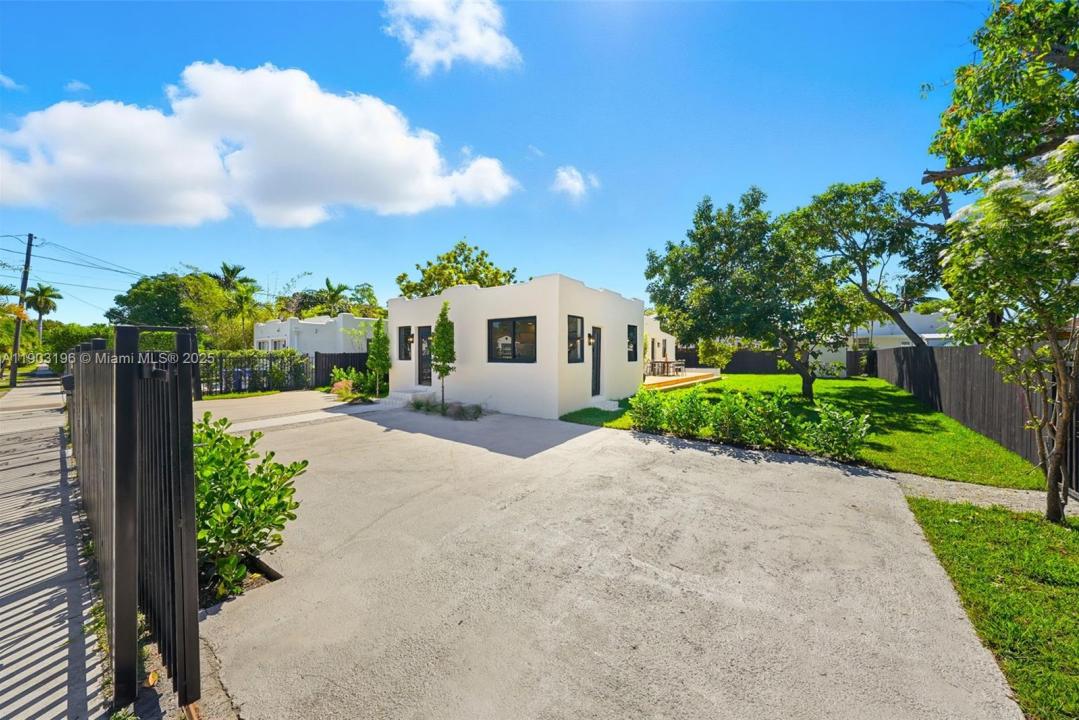 2544 SW 19th St, Miami, Florida 33145