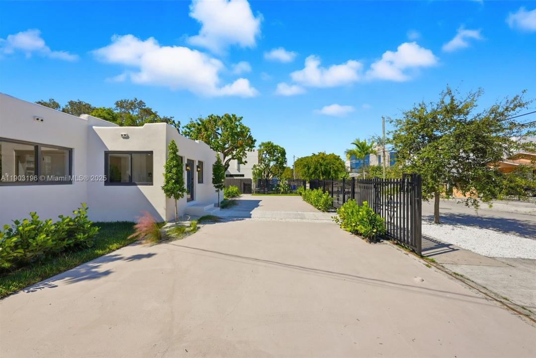 2544 SW 19th St, Miami, Florida 33145