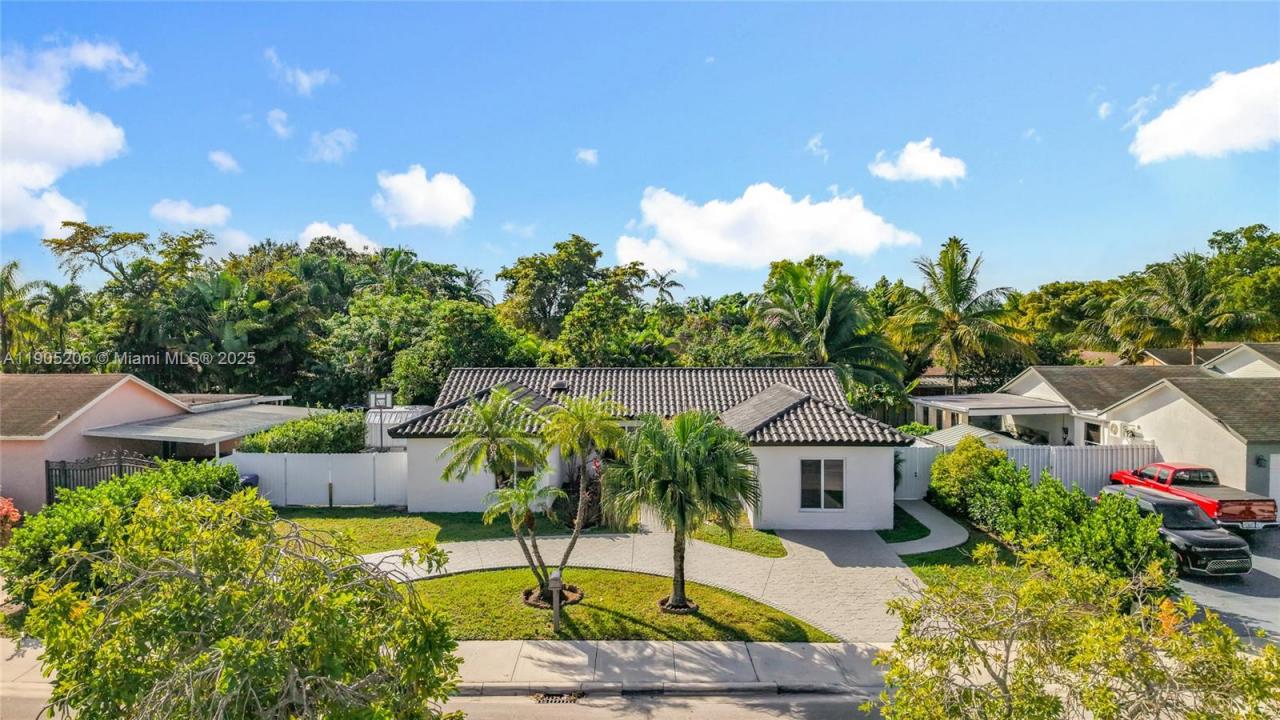 5874 NW 199th St, Hialeah, Florida 33015, Estados Unidos