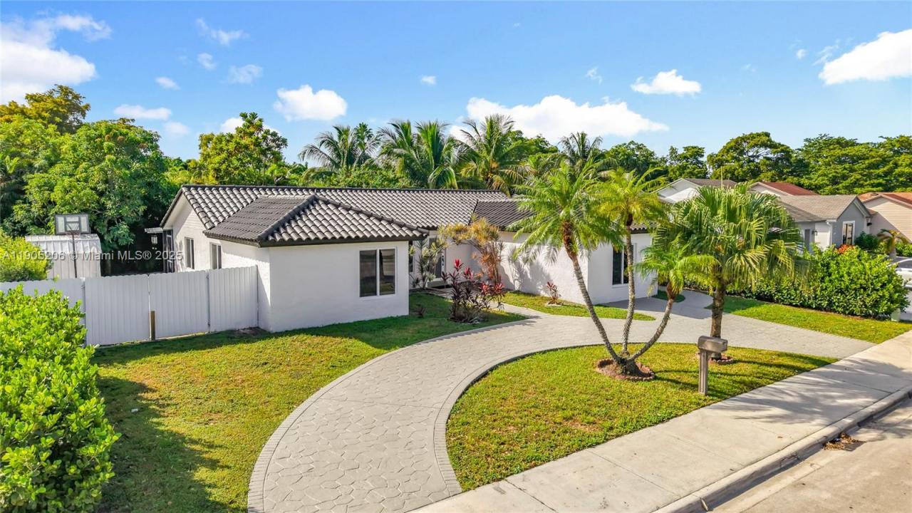 5874 NW 199th St, Hialeah, Florida 33015, Estados Unidos