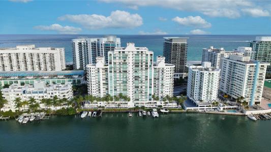 5900 Collins Ave 508, Miami Beach, Florida 33140, USA