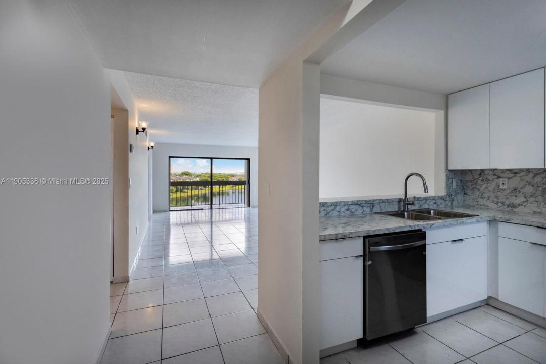 10290 NW 9th St Cir 512, Miami, Flórida 33172, Estados Unidos