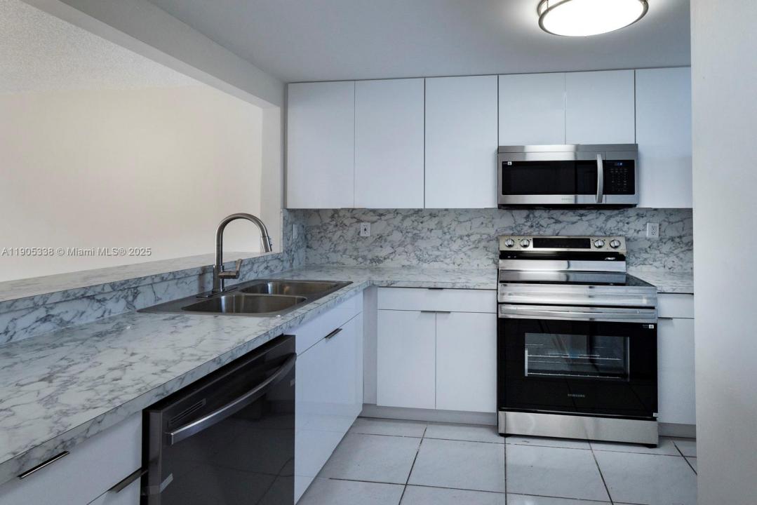 10290 NW 9th St Cir 512, Miami, Flórida 33172, Estados Unidos