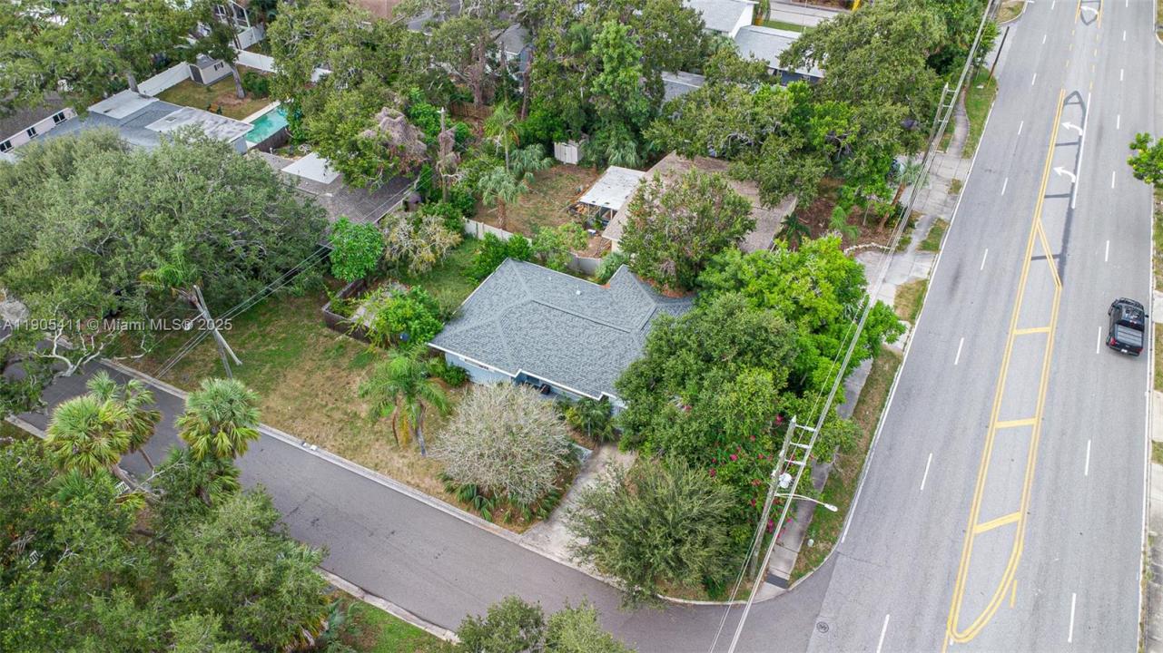 8201 YARDLEY AVE N, St Petersburg, フロリダ 33710, アメリカ合衆国