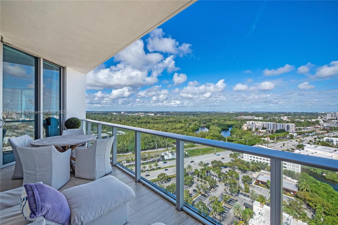 17301 BISCAYNE BLVD PH6, North Miami Beach, Florida 33160, HOA KỲ