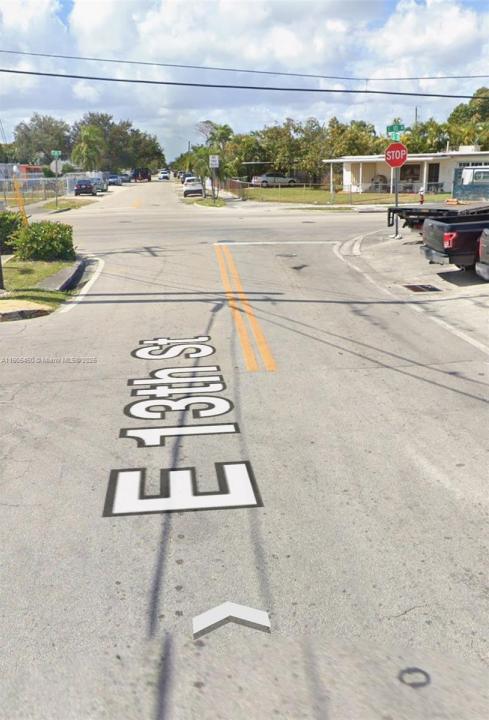 1325 E 10th Ave 2-3, Hialeah, Floryda 33010, USA