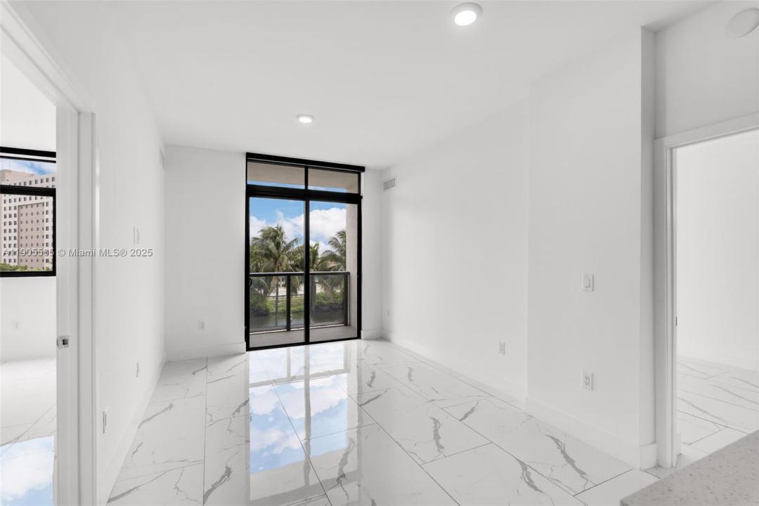 1 Curtiss Pkwy 314, Miami Springs, Floryda 33166, USA