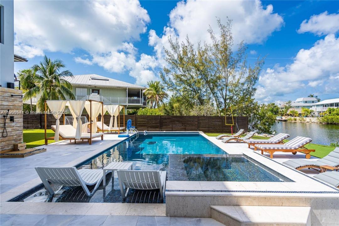 32 N Bounty Ln 32, Key Largo, Florida 33037