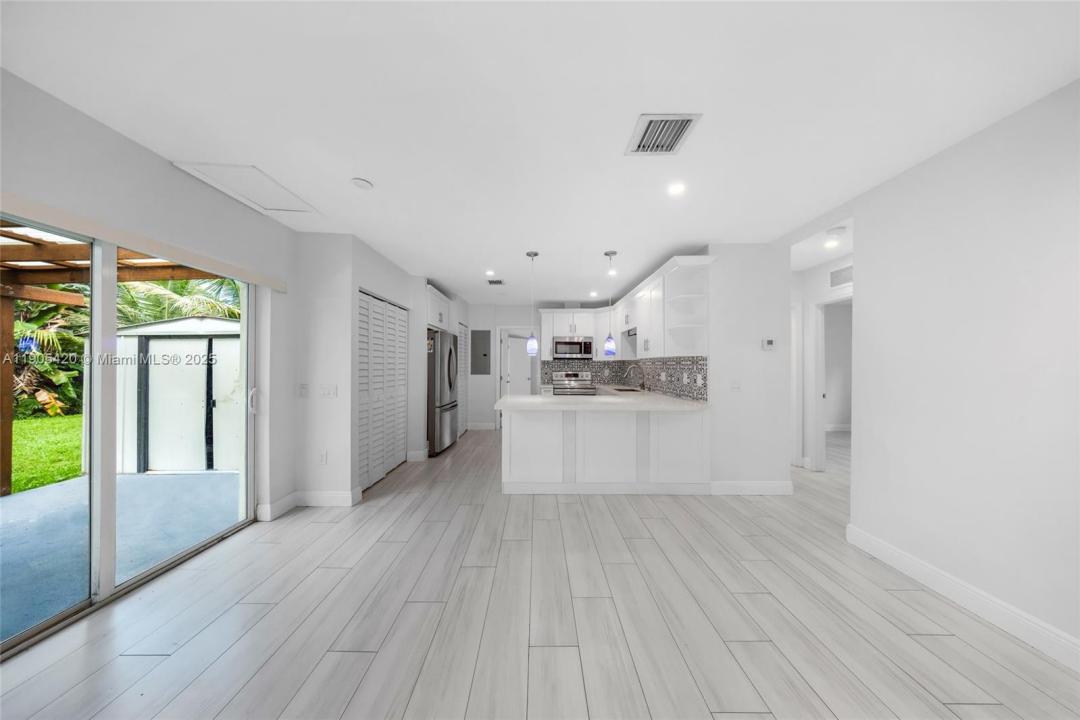 2306 N 28th Ave, Hollywood, Florida 33020, USA